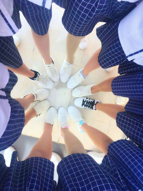 Trào lưu mới: Sau đồng phục lớp, đến lượt... dép lớp, giày lớp lên ngôi!